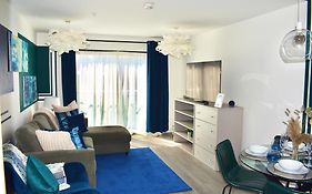 Hemel Apartments- Riverside Retreat